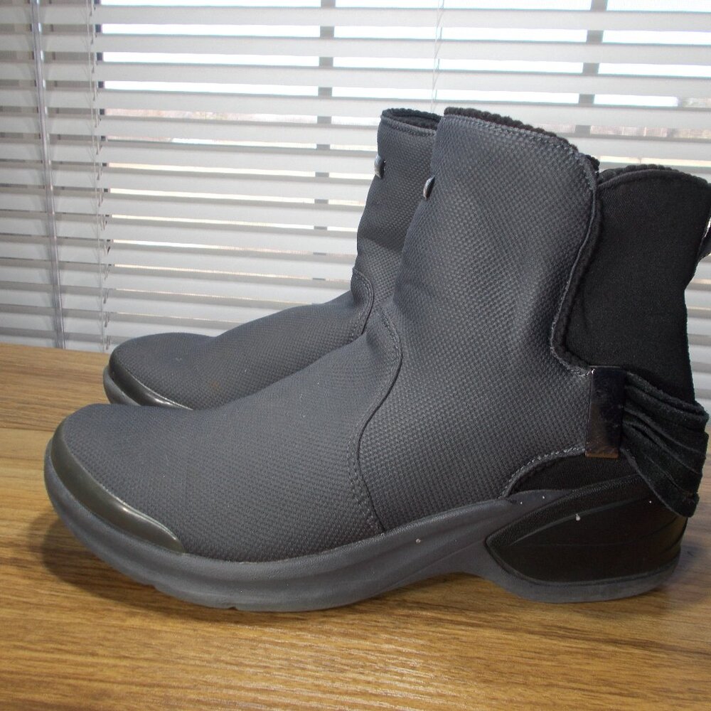 BZees Women's Mojo Black Zipper Ankle Boots Size 8.5